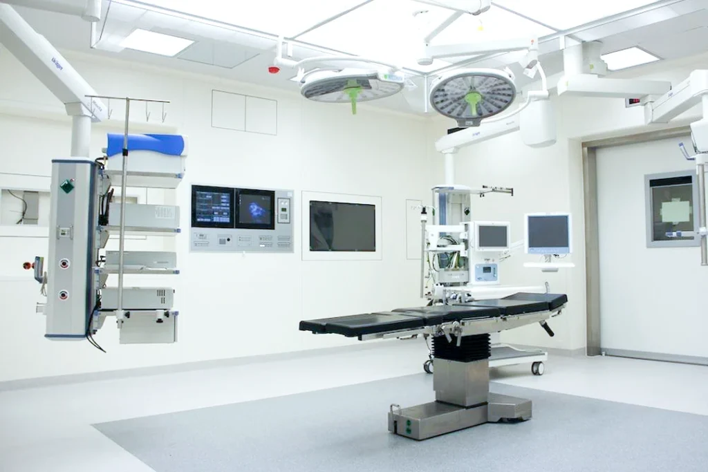 Modern operating room with advanced minimally invasive surgical equipment at the Deuk surgery center